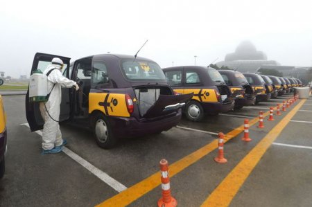 Bakı aeroportunda taksilər dezinfeksiya olunur - FOTO