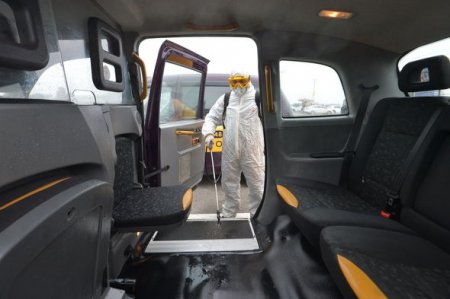 Bakı aeroportunda taksilər dezinfeksiya olunur - FOTO