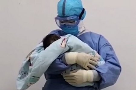 COVID-19-a yoluxan Çinin ən kiçik pasiyenti sağaldı - FOTO/VİDEO