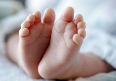 Beş uşaq anası körpəsini boğub zibilliyə atdı