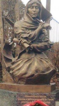 Belçikada Natəvanın heykəlinə qarşı vandalizm - FOTO