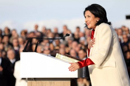 Gürcüstan prezidenti xarici səfərlərini ləğv etdi