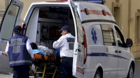 Təcili yardım maşını qəzaya uğradı - Tibb işçiləri yaralandı