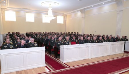 Vilayət Eyvazov Daxili Qoşunların hərbçilərinə mükafatlar təqdim etdi