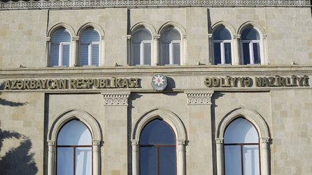 “İlqar Məmmədovun katibəsi hər dəfə bir bəhanə ilə məni başdan edir”