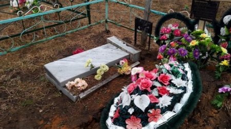 Azyaşlılar qəbristanlığa hücum edib məzarları dağıtdılar