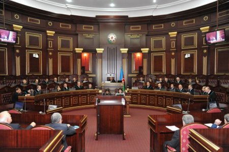 Ali Məhkəmənin Plenumu koronavirusla əlaqədar məhkəmələrdə həyata keçirilməsi zəruri olan tədbirlər haqqında Qərar qəbul edib