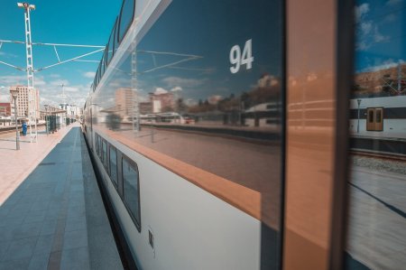 Ölkədaxili qatarların hərəkəti müvəqqəti bərpa olunub