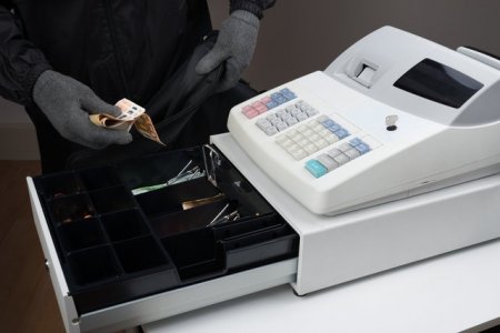 Bakıda mağazalardan 6 650 manatlıq oğurluq edildi