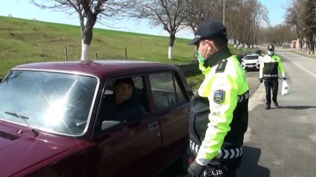 Koronovirusla mübarizə məqsədilə Yol Polisi maraqlı aksiya keçirdi - FOTO