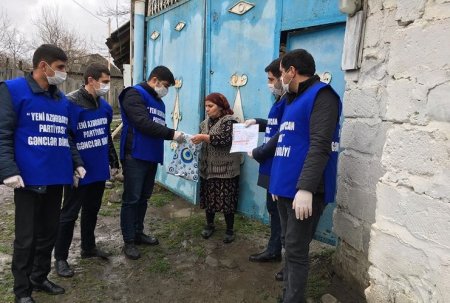 Qəbələ könüllüləri tənha qalan yaşlı sakinlərə baş çəkiblər