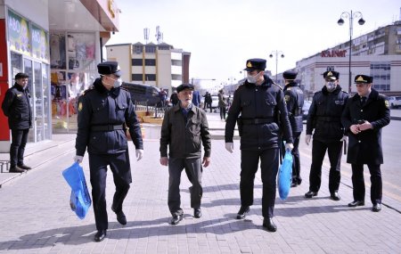 Bakıda polis yaşı 65-dən yuxarı olan şəxsi evinə aparıb