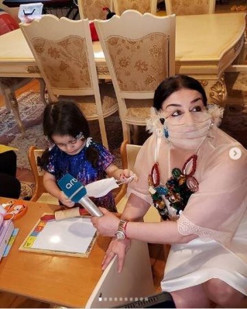 Elza Seyidcahandan özünəməxsus maska - FOTO