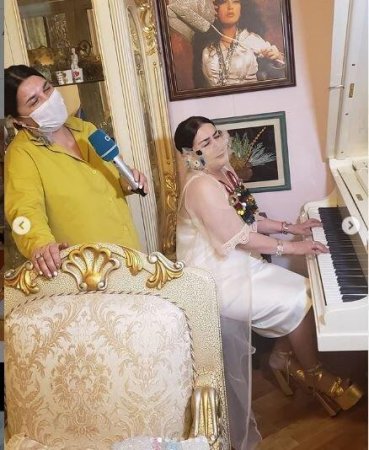 Elza Seyidcahandan özünəməxsus maska - FOTO