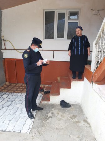 Şəkidə polis yaşlı sakinlərə köməklik göstərdi - Foto