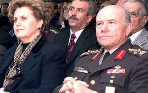 Türkiyəli generalın xanımı COVİD-19-dan vəfat etdi