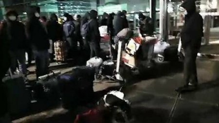 Yüzlərlə müsəlman əmək miqrantı Moskva aeroportundan bayıra atıldı- RƏZALƏT!..-VİDEO