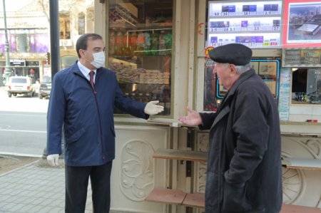 İcra başçısı küçəyə çıxıb sakinlərə xəbərdarlıq etdi
