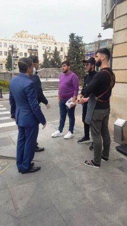 Nəsimi rayonunda karantin rejiminin tələblərinin yerinə yetirilməsi məqsədilə zəruri tədbirlər davam etdirilir - FOTOLAR