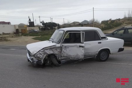 Bakıda iki avtomobil toqquşub