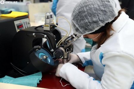 Hamının gözlədiyi tibbi maska istehsalı müəssisəsindən FOTOREPORTAJ
