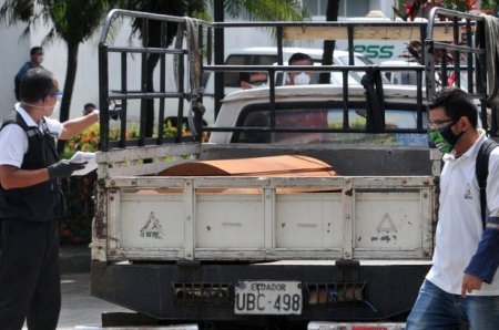 Ekvadorda evlərdən 800-ə yaxın meyit tapılıb