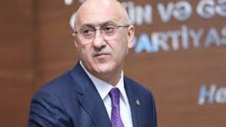 İcra başçısının köməkçisinə qarşı dələduzluq