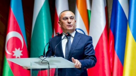 İcra başçısı iş adamını məhkəməyə verdi