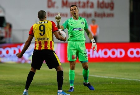 Türkiyə klubu qapıçısı ilə yollarını ayırdı - RƏSMİ