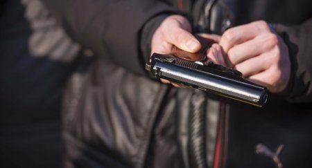 Azərbaycanda məmur özünü güllələyərək intihar etdi