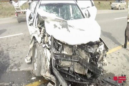 Bakıda iki avtomobil toqquşub