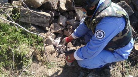 Nardaran qəsəbəsində əl qumbarası və partladıcı tapıldı