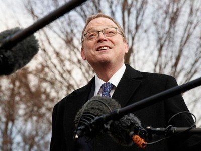 Donald Trampın müşaviri işə getməyə qorxduğunu etiraf edib Donald Trampın müşaviri işə getməyə qorxduğunu etiraf edib