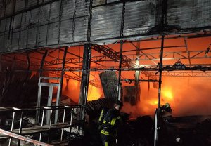 Azay Möhnətovun “EuroHome” ticarət mərkəzi ikinci dəfə necə yandı...