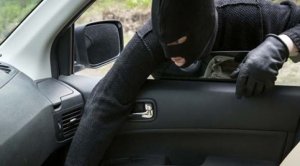 Gürcüstanda azərbaycanlının maşınından külli miqdarda pul oğurlandı