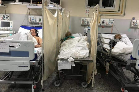 Braziliyadan qan donduran görüntülər: Xəstələrlə meyitlər bir arada FOTO