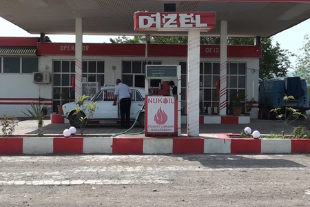 Avtoxuliqanlar YDM əməkdaşlarını döydülər