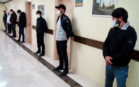 Çayxananın sahibi müştərilərlə birgə cəzalandırıldı