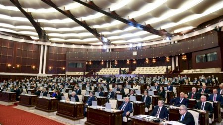 Milli Məclisdə mübahisə düşdü: “Az danışsınlar“