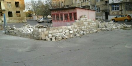 Əziz Əzizov Abutalıbovun əlilə verdiyi obyekti sökdürdü – Foto