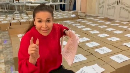 Rəqsanənin yanında işləyən qadın koronavirusdan öldü - Foto