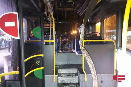 Bakıda sərnişin avtobusu yanıb - FOTO