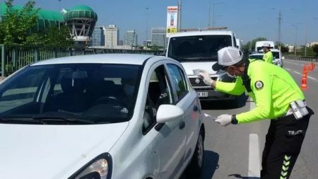 Türkiyədə dörd gün evdən çıxmaq qadağan edildi