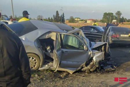 Gəncədə iki avtomobil toqquşub, xəsarət alanlar var - FOTO