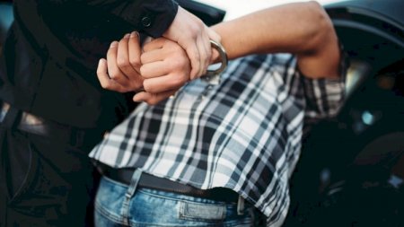 10 min manatlıq oğurluq etdi, saxlanıldı - Foto