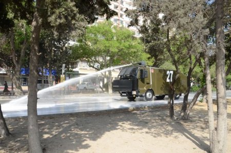 В Баку продезинфицированы более 400 улиц и проспектов (ФОТО)