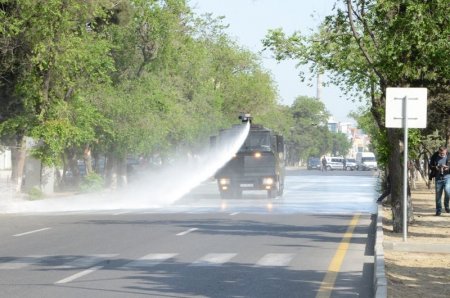 В Баку продезинфицированы более 400 улиц и проспектов (ФОТО)