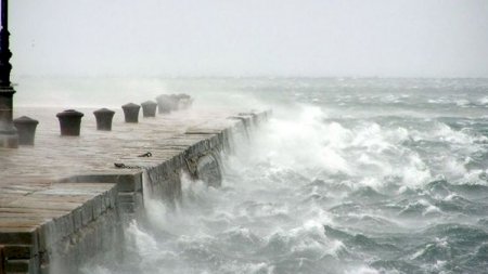 Dənizdə dalğanın hündürlüyü 3,8 metrə çatıb - FAKTİKİ HAVA