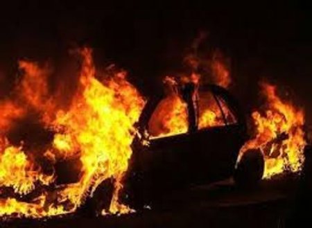 Bakıda “ГАЗ” markalı minik avtomobili yanıb