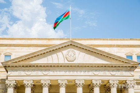 Azərbaycanda 9 hakimin səlahiyyətlərinə xitam verilib, 7-si vəzifədən azad edilib
